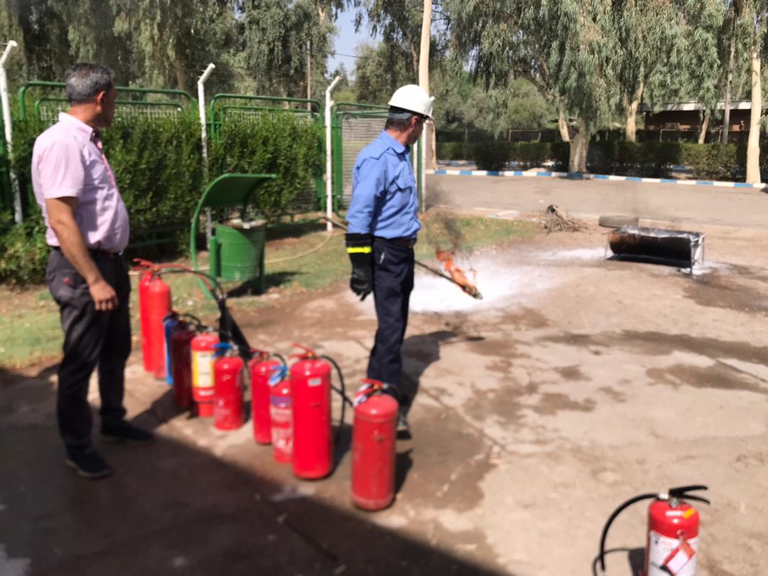 برگزاری مانور عملیاتی اطفاء حریق و آموزش استفاده از خاموش کننده های دستی در شرکت ساب خوزستان